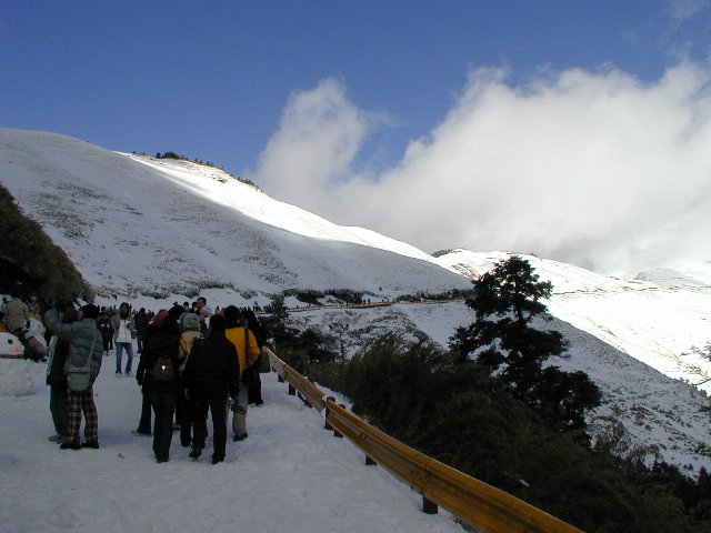 合欢山昆阳以上仍积雪 > 路况回报 > 登山补给站